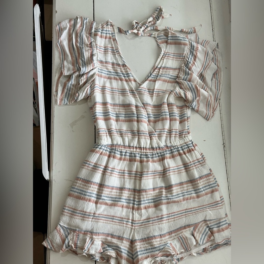 American eagle romper, lightly worn; perfect condition.